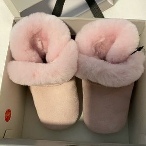 New pink baby girl Uggs